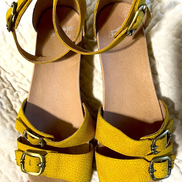 Dansko Astrid Textured Nubuk Yellow Sandal - Picture 6 of 8